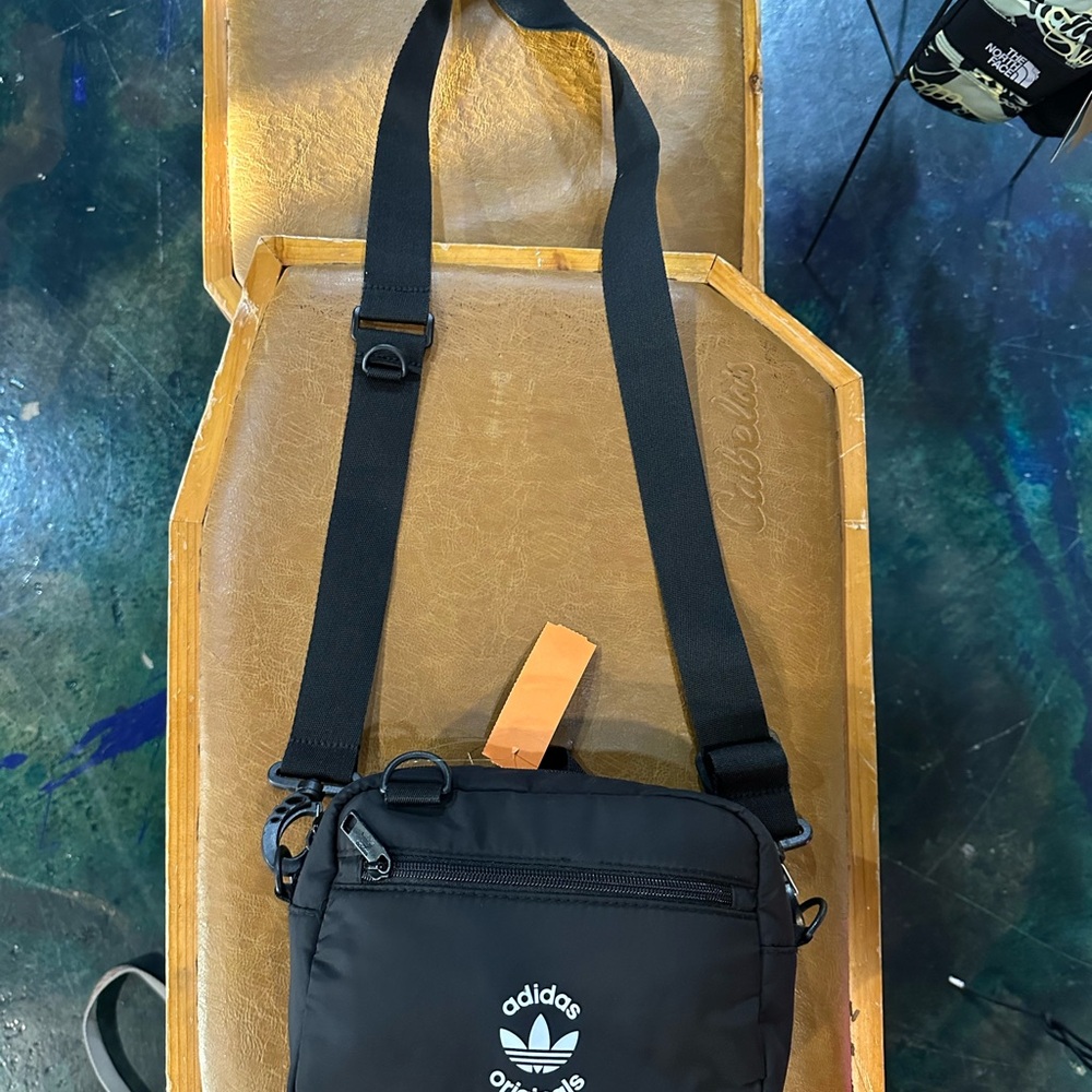Adidas Original Crossbody Bag - Picture 4 of 4